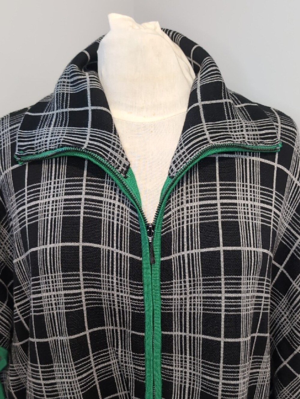 Lyse Spenard Black Plaid Zip-Front Cape Poncho Jacket with Green Trim Large / XL - Picture 5 of 13